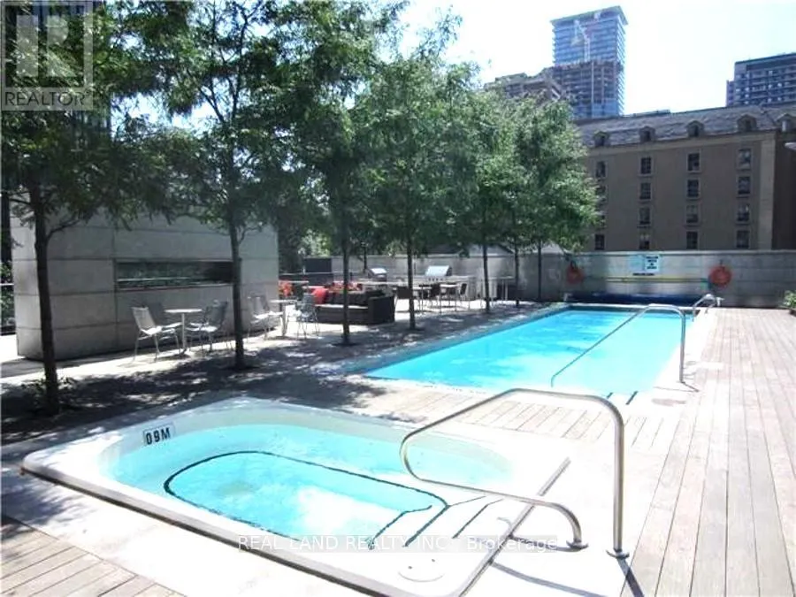 4005 - 110 CHARLES STREET E