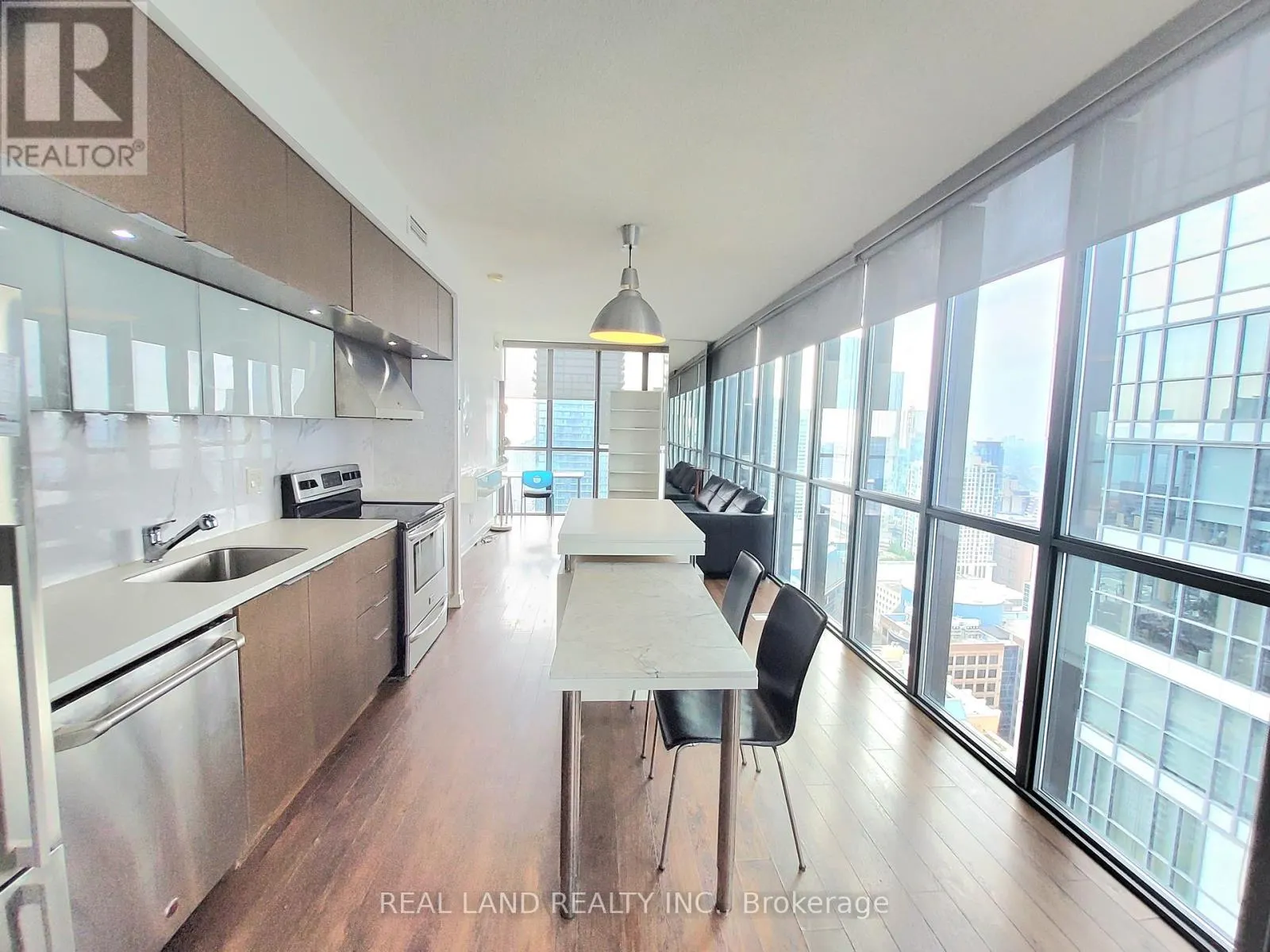 4005 - 110 CHARLES STREET E