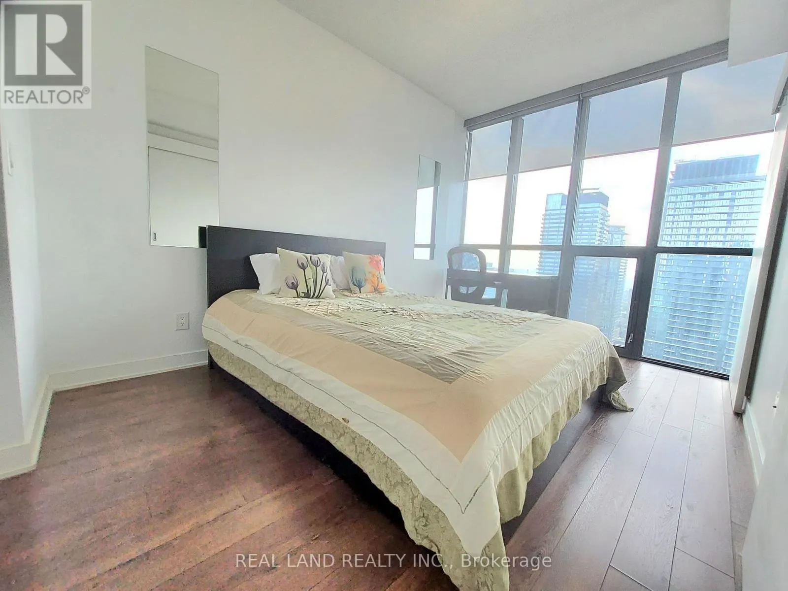 4005 - 110 CHARLES STREET E