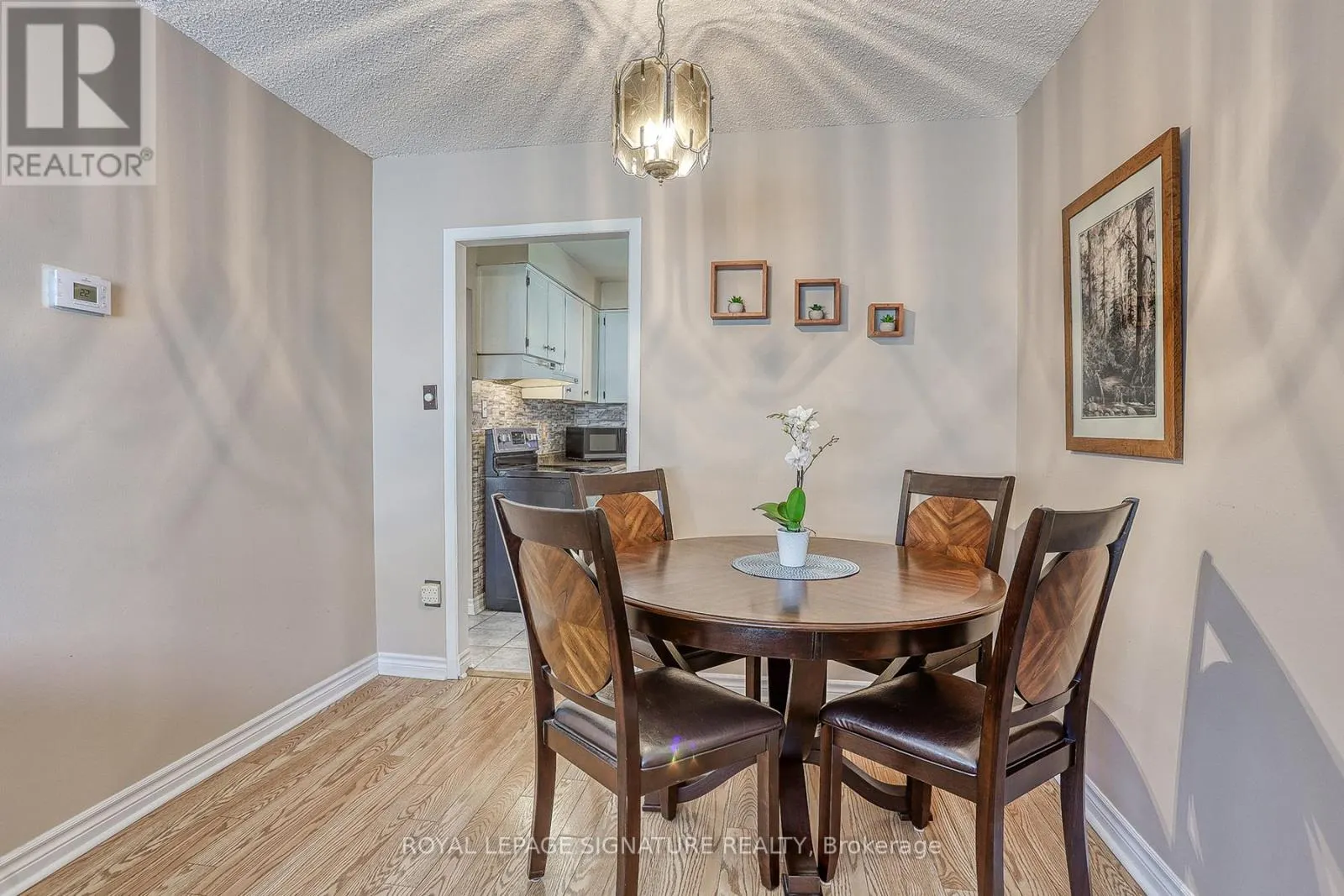 5 GOLDEN APPLEWAY