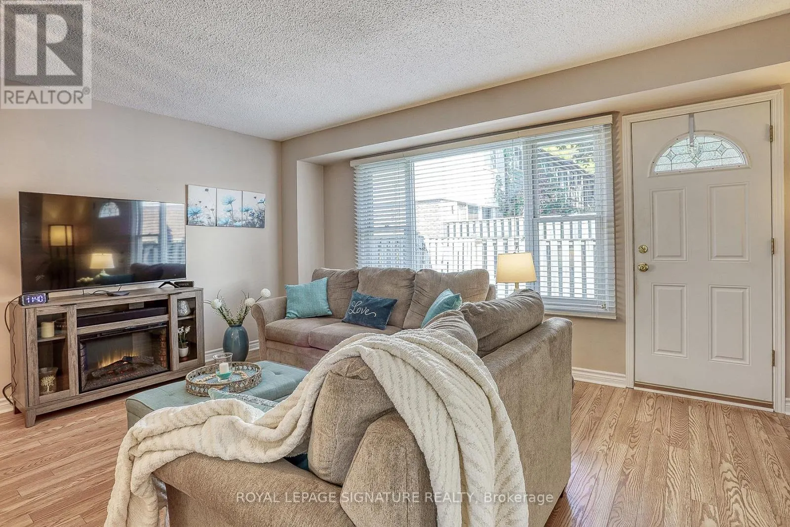 5 GOLDEN APPLEWAY