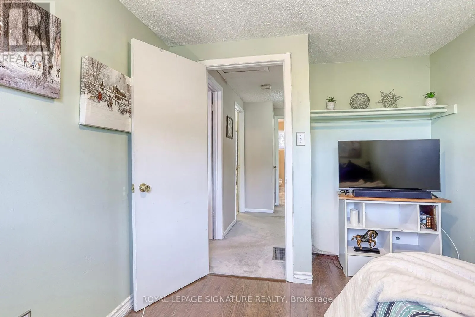 5 GOLDEN APPLEWAY