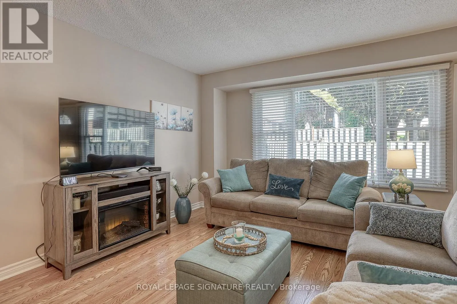 5 GOLDEN APPLEWAY