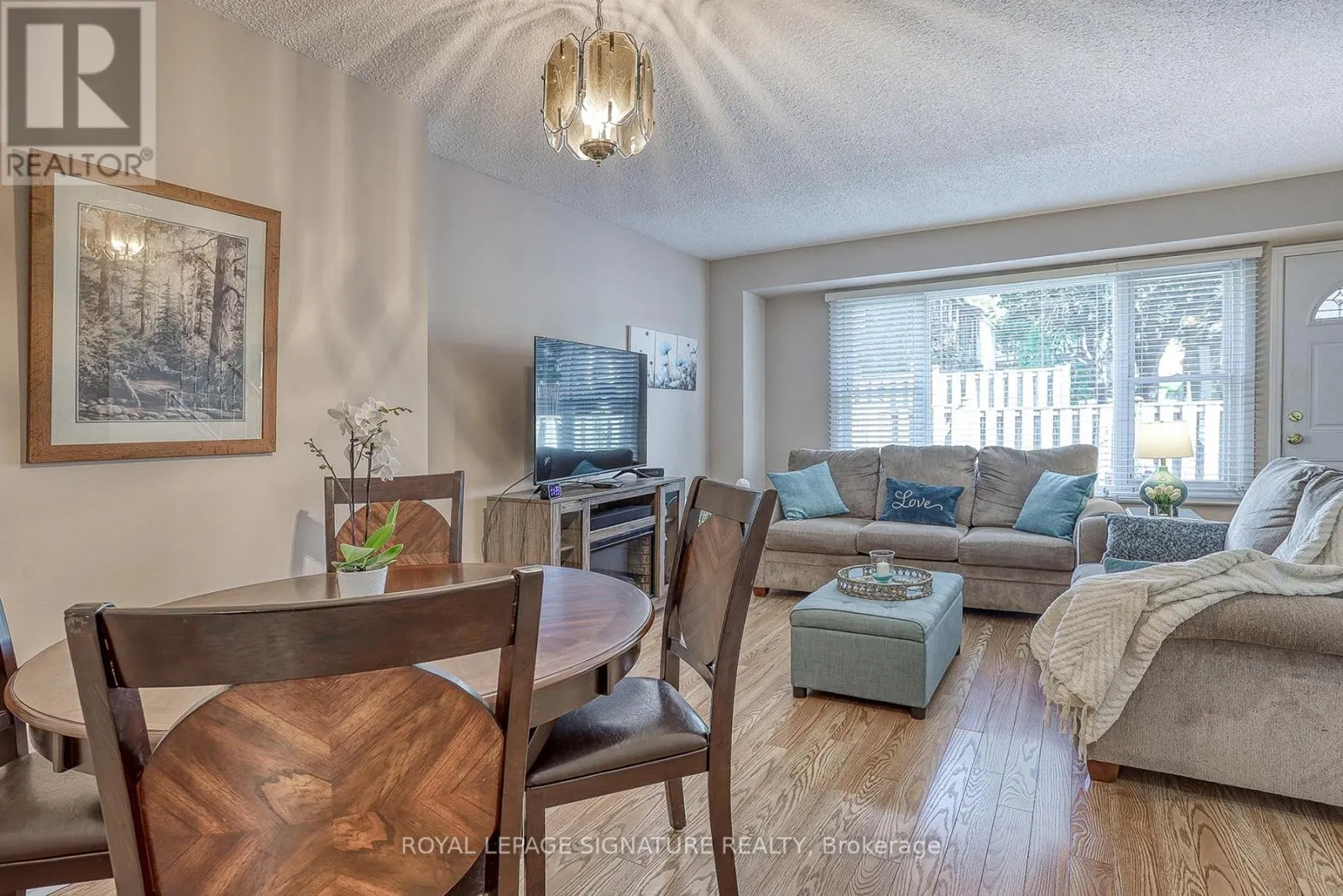 5 GOLDEN APPLEWAY