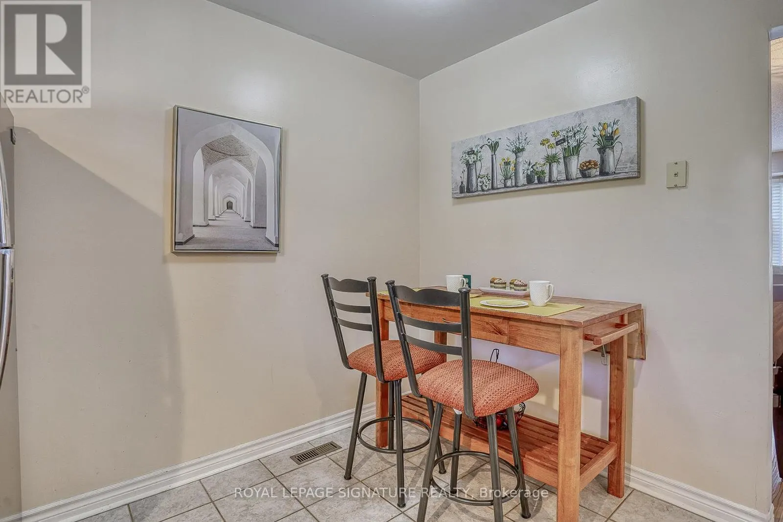 5 GOLDEN APPLEWAY