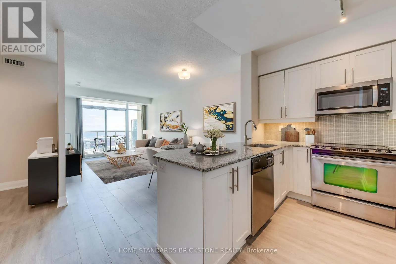 2508 - 125 WESTERN BATTERY ROAD