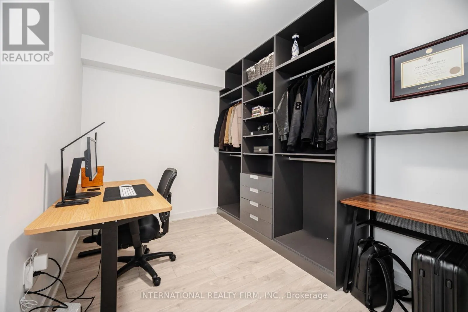 1012 - 27 BATHURST STREET
