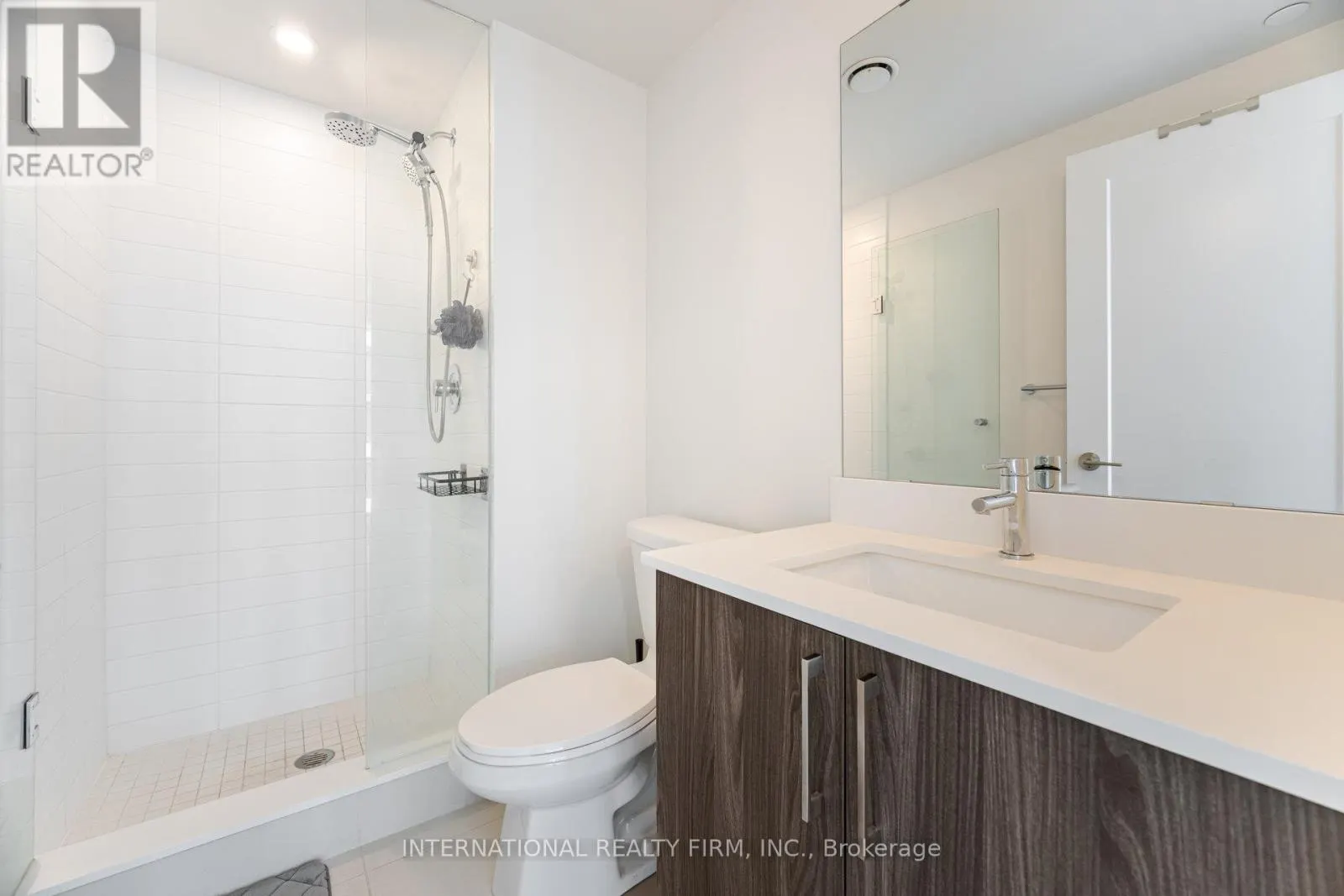 1012 - 27 BATHURST STREET