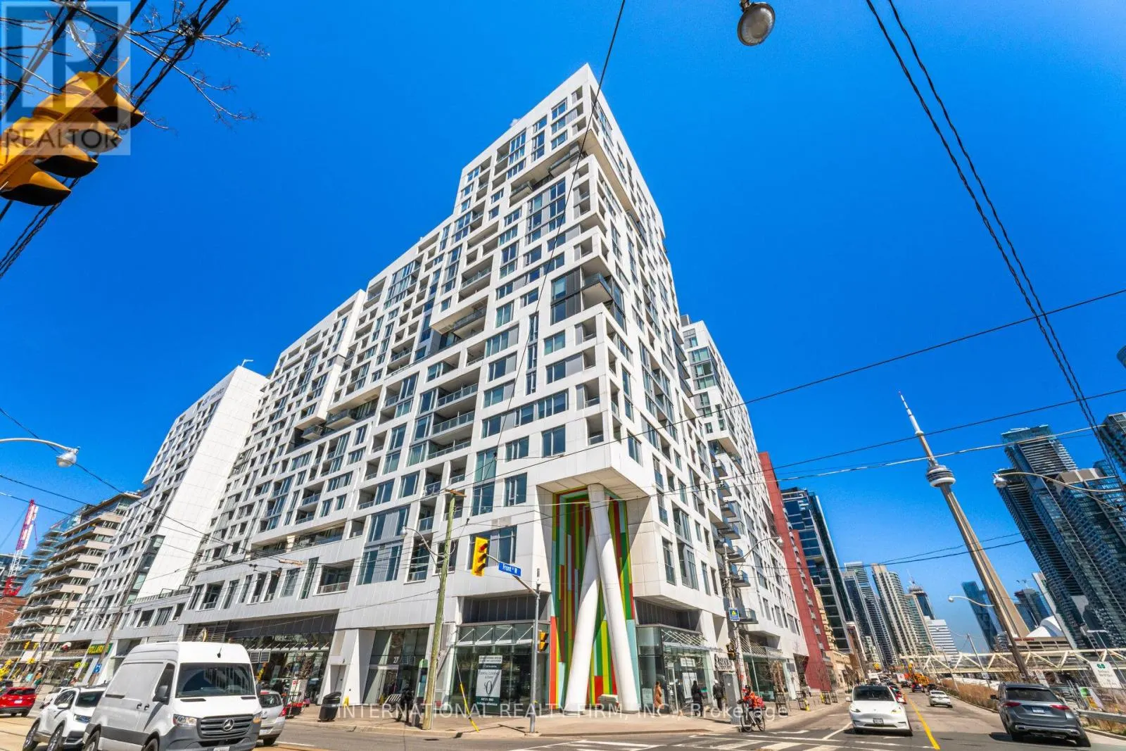 1012 - 27 BATHURST STREET