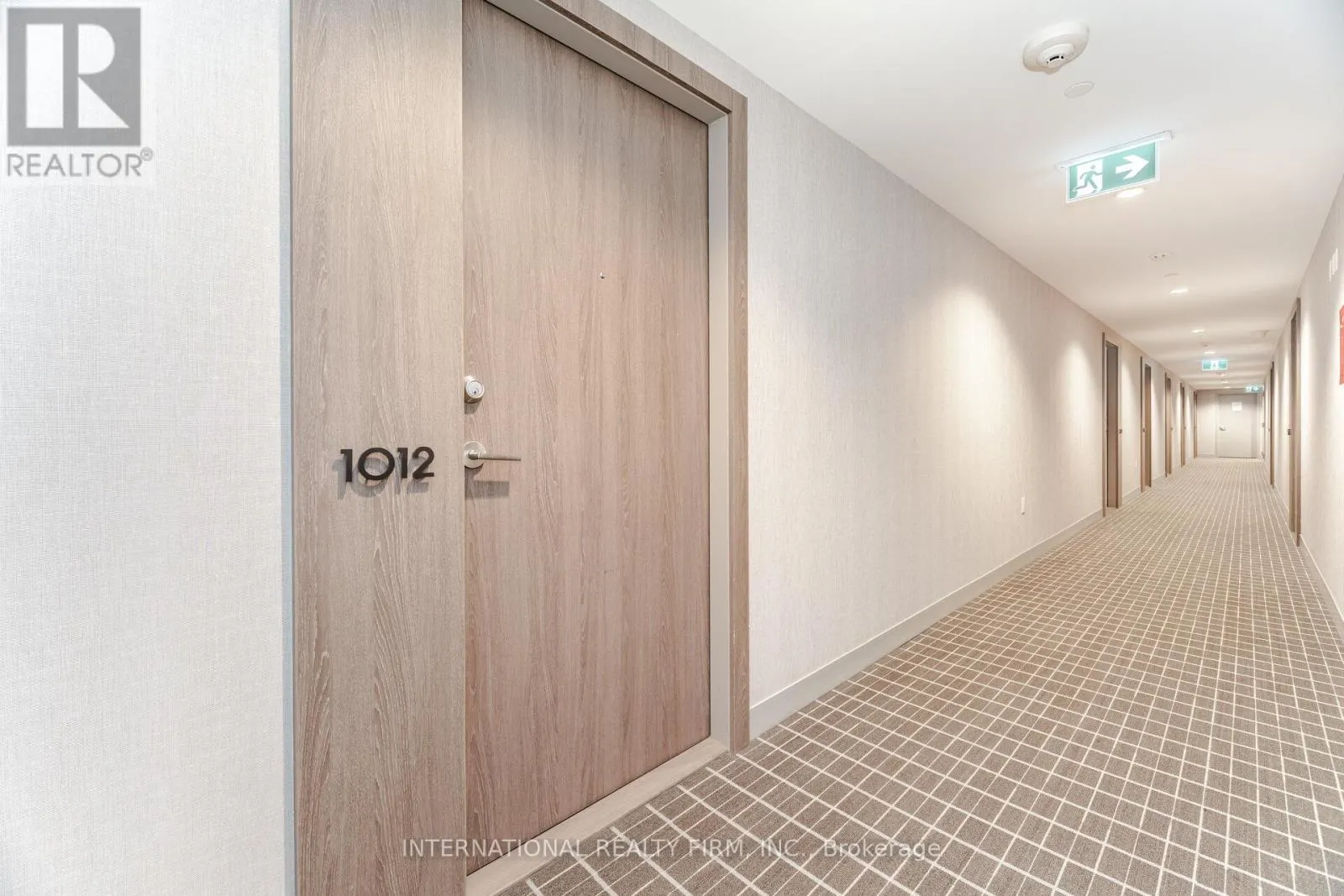 1012 - 27 BATHURST STREET