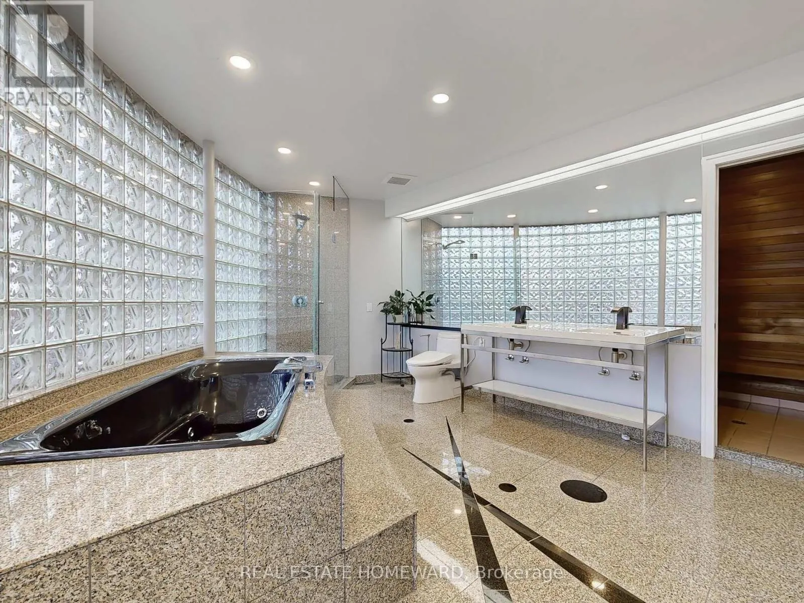 128 LAURENTIDE DRIVE