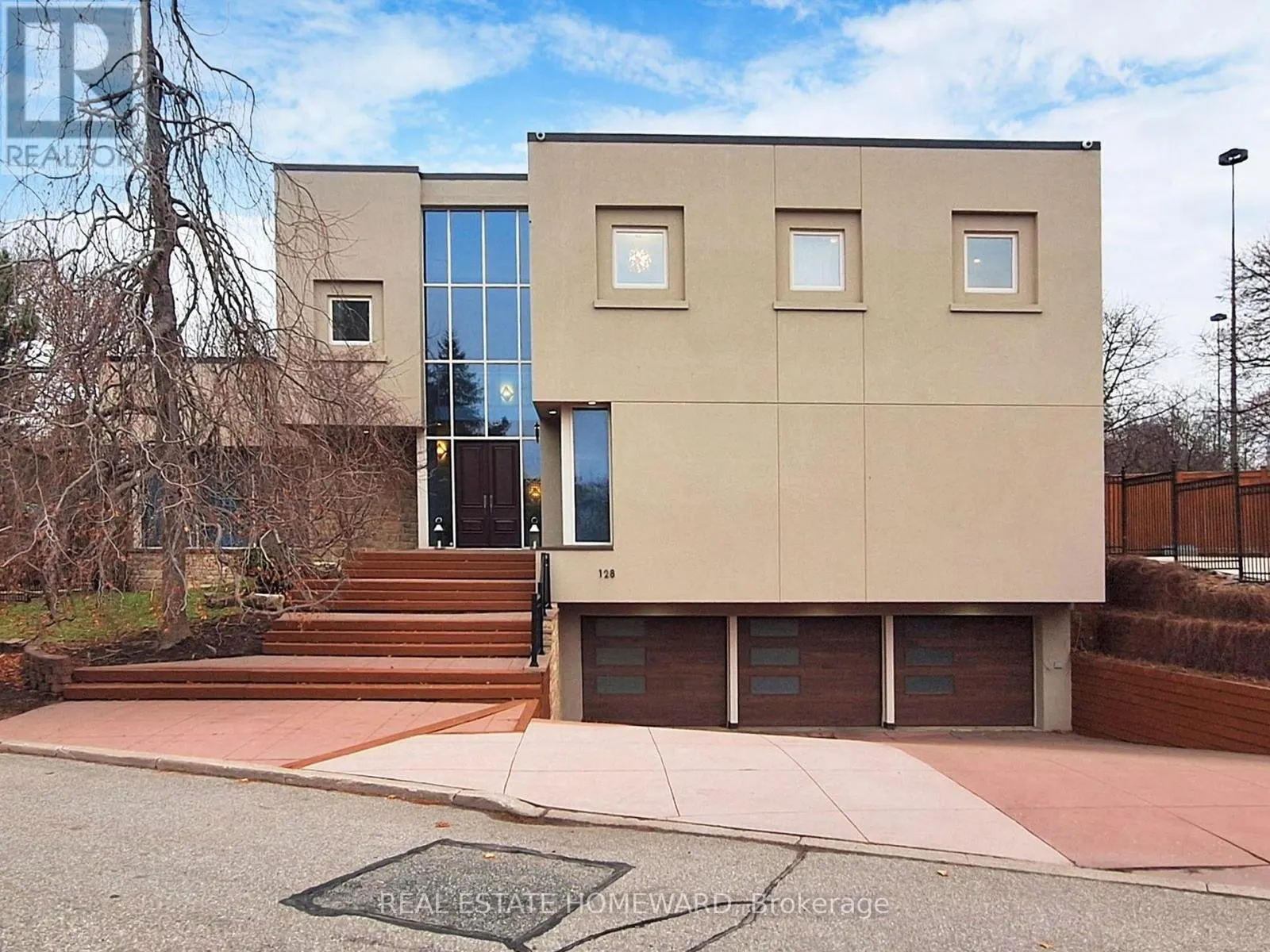 128 LAURENTIDE DRIVE