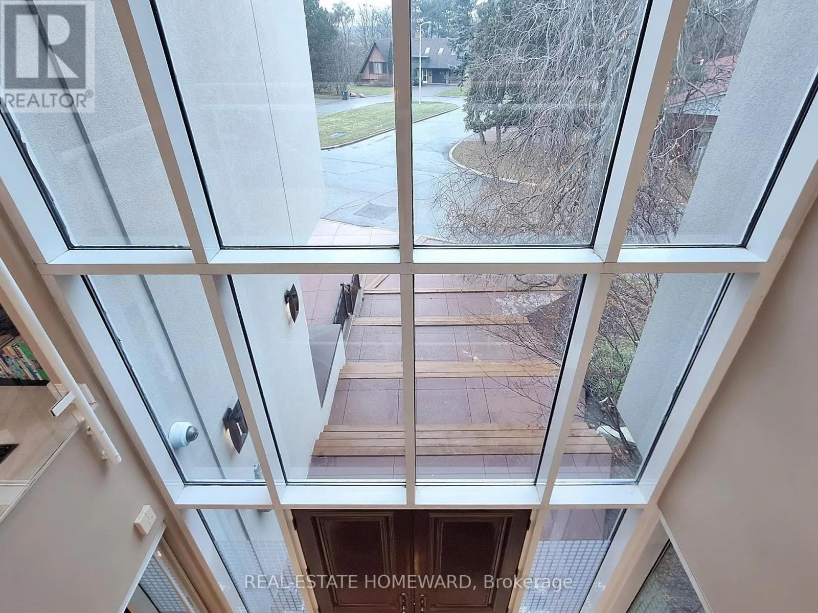 128 LAURENTIDE DRIVE
