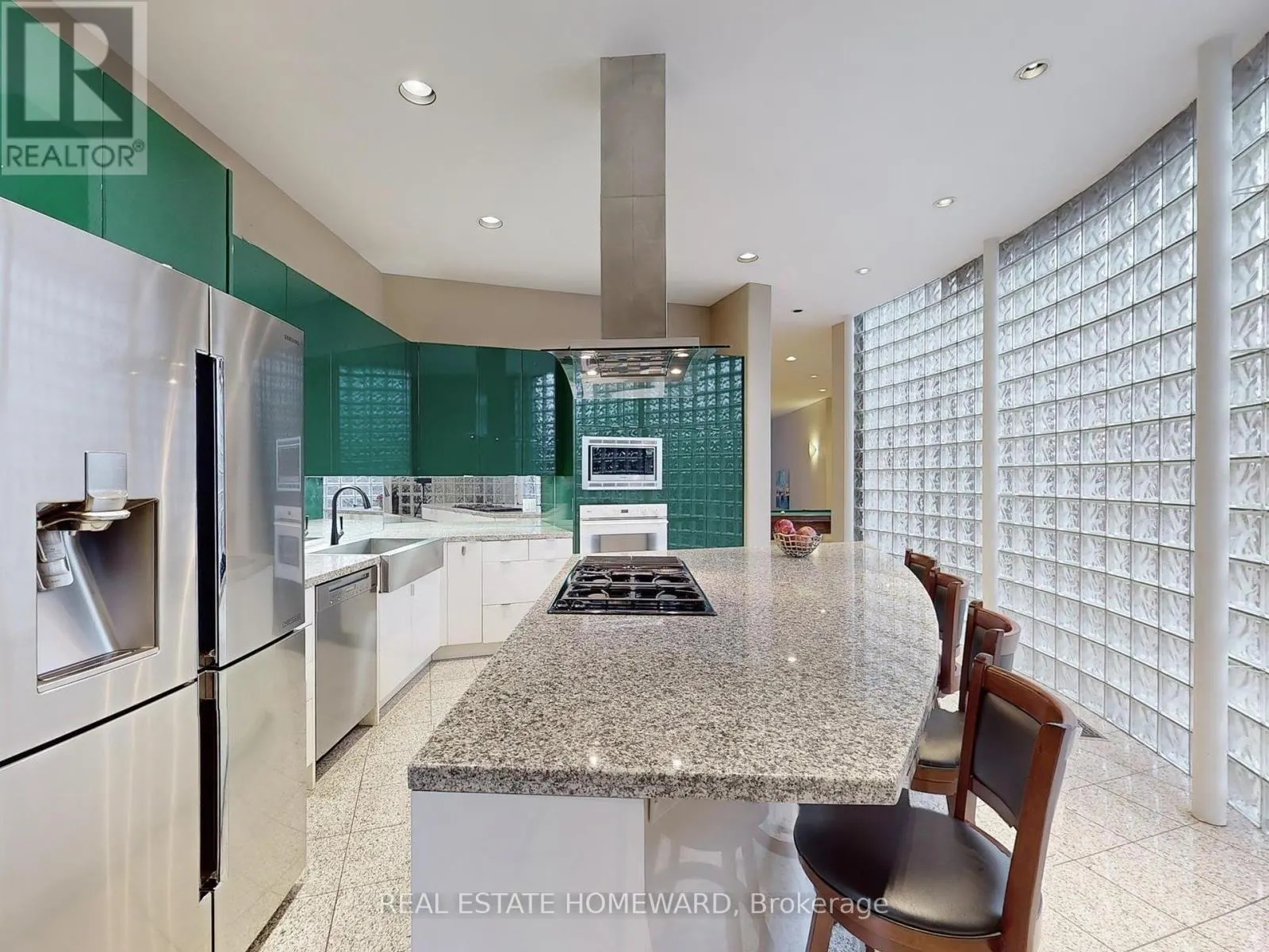 128 LAURENTIDE DRIVE