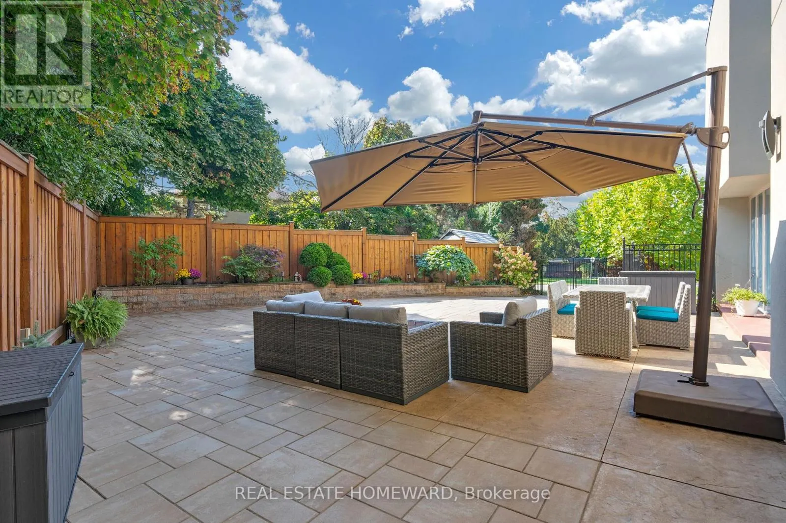 128 LAURENTIDE DRIVE