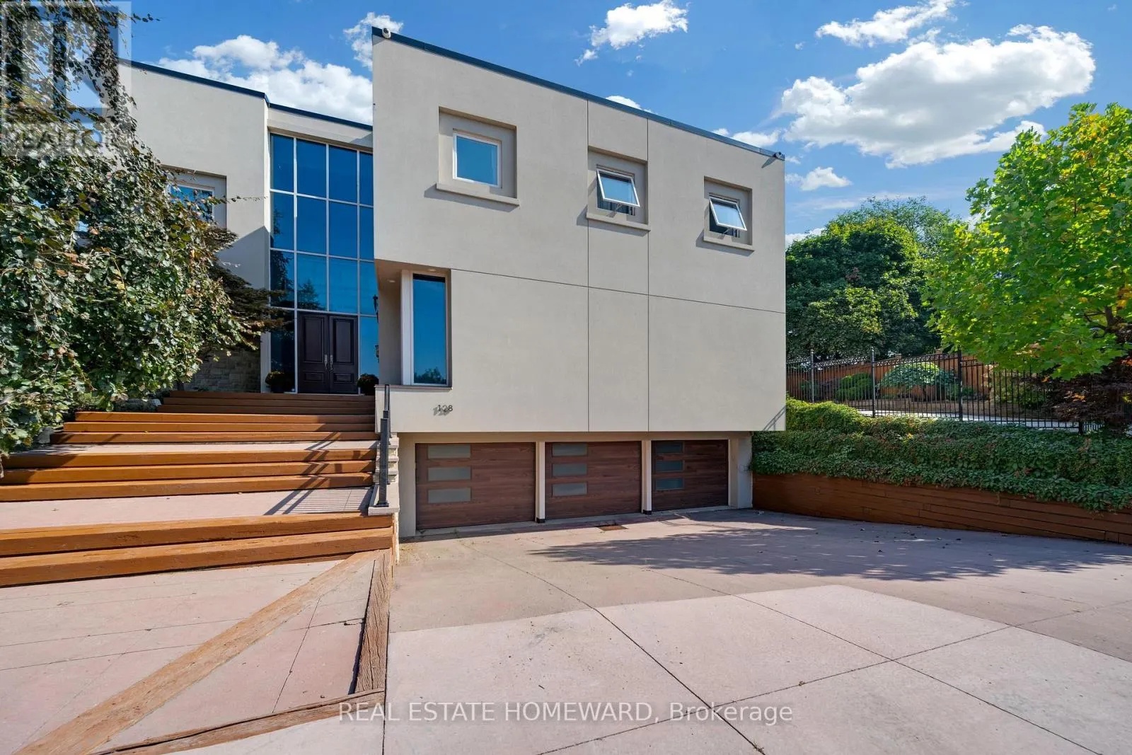 128 LAURENTIDE DRIVE