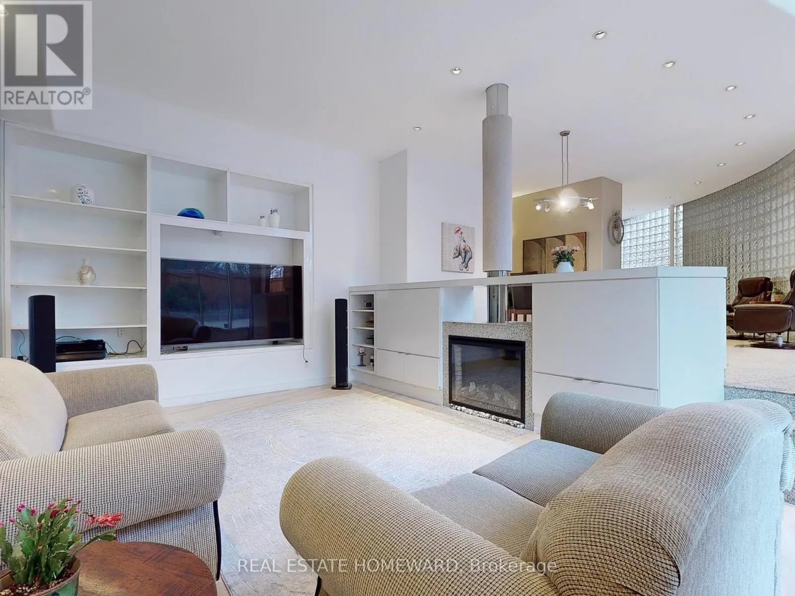 128 LAURENTIDE DRIVE