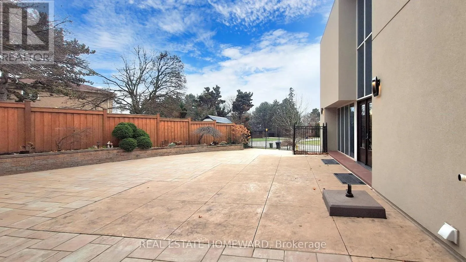 128 LAURENTIDE DRIVE