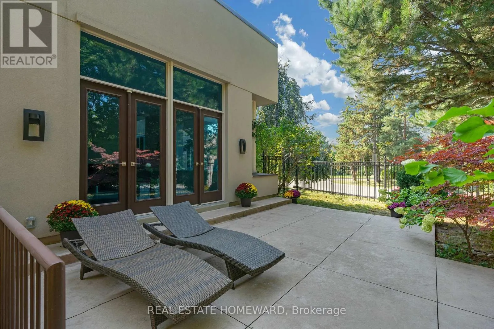 128 LAURENTIDE DRIVE