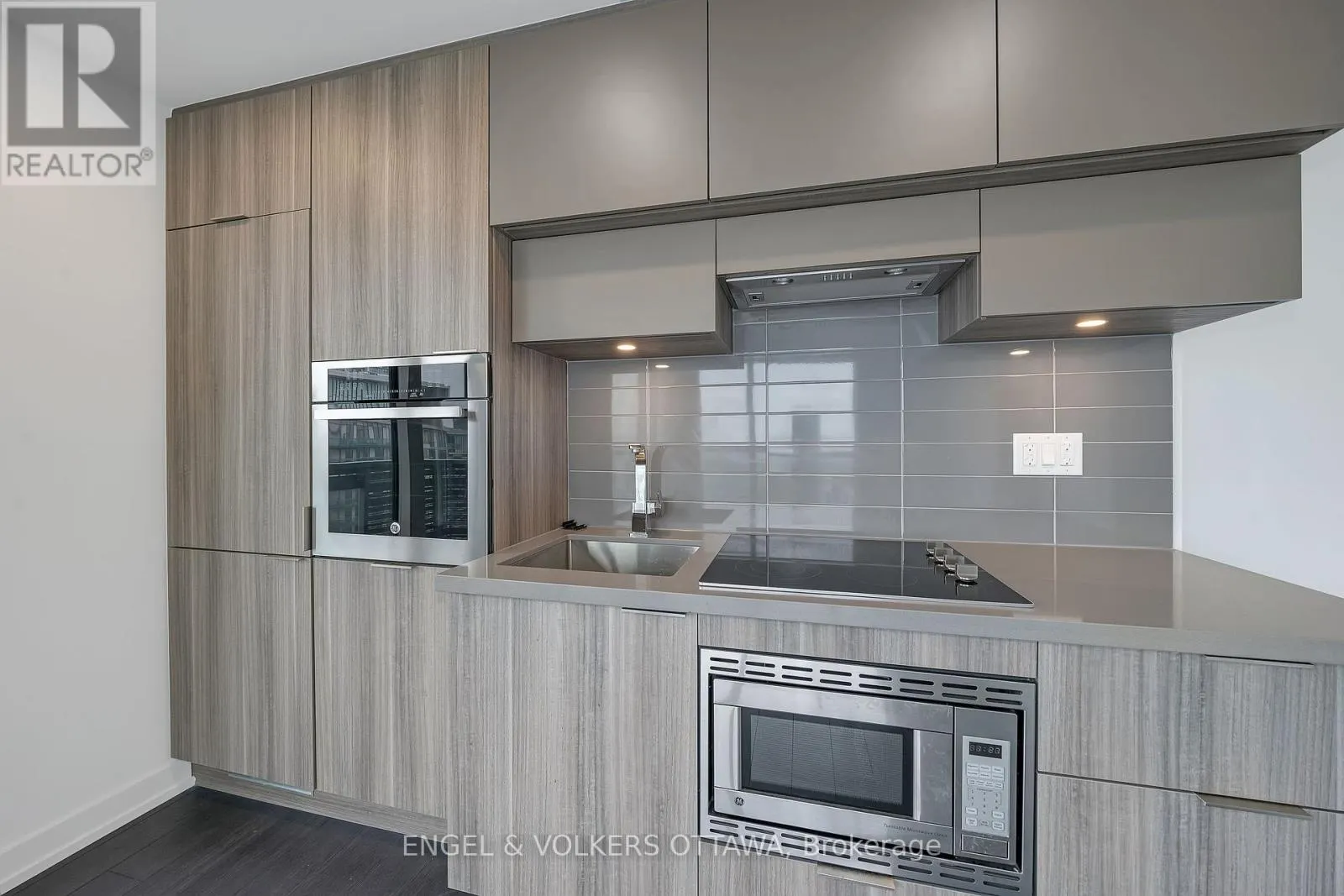 2509 - 39 ROEHAMPTON AVENUE