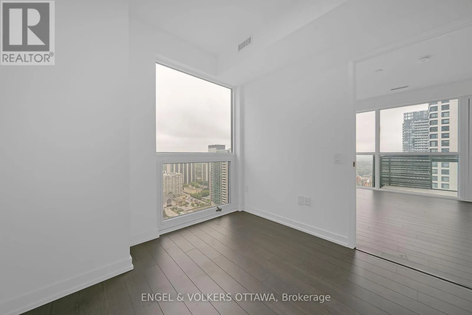 2509 - 39 ROEHAMPTON AVENUE