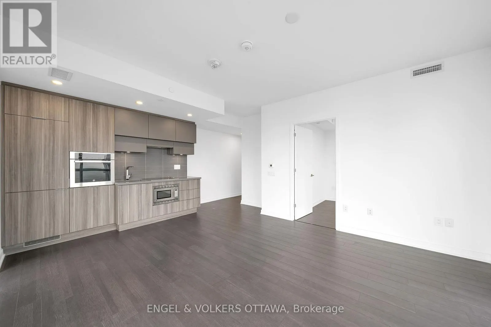 2509 - 39 ROEHAMPTON AVENUE