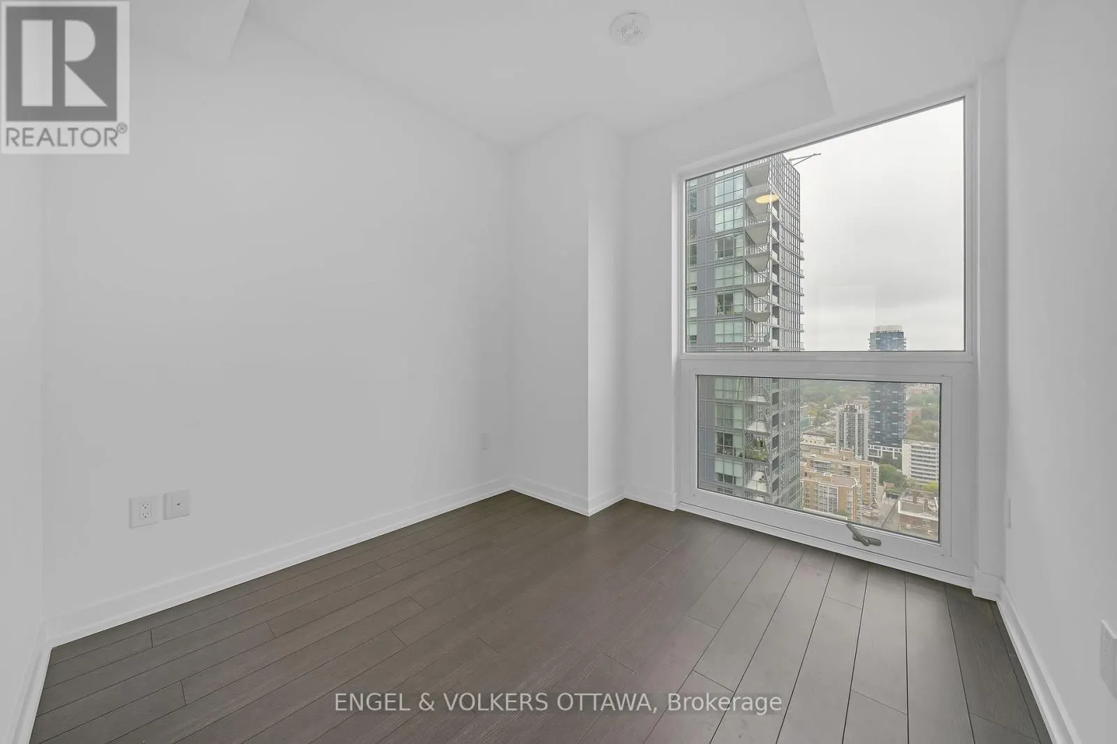 2509 - 39 ROEHAMPTON AVENUE