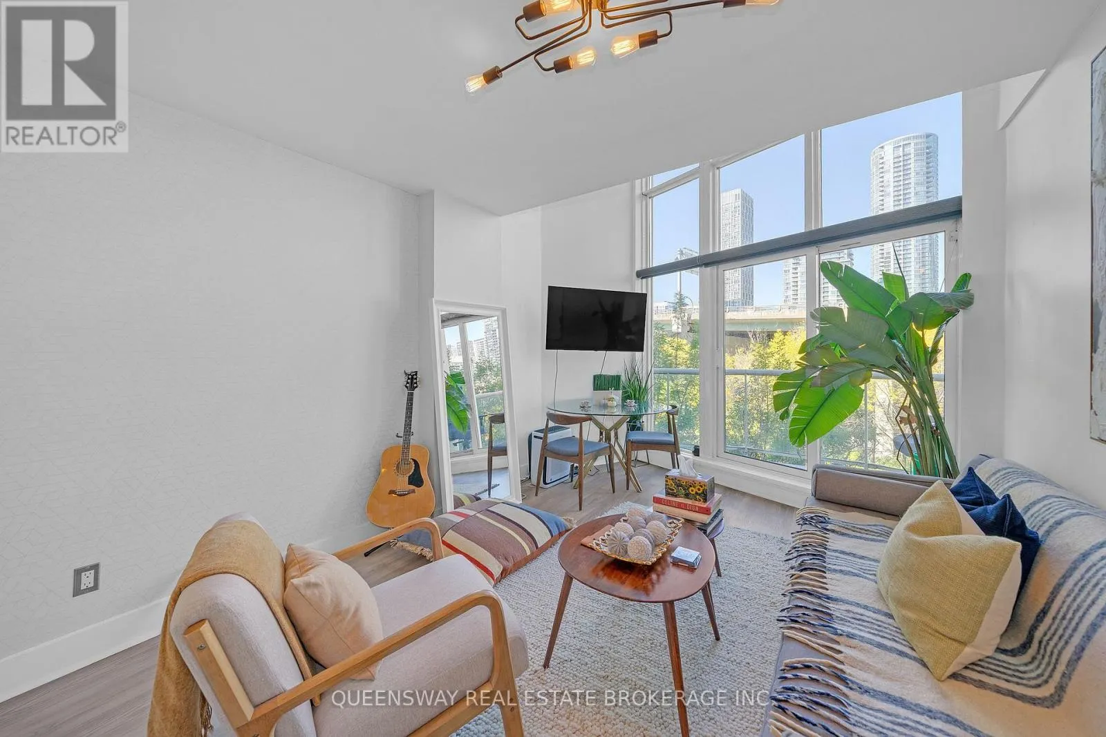 429 - 550 QUEENS QUAY W
