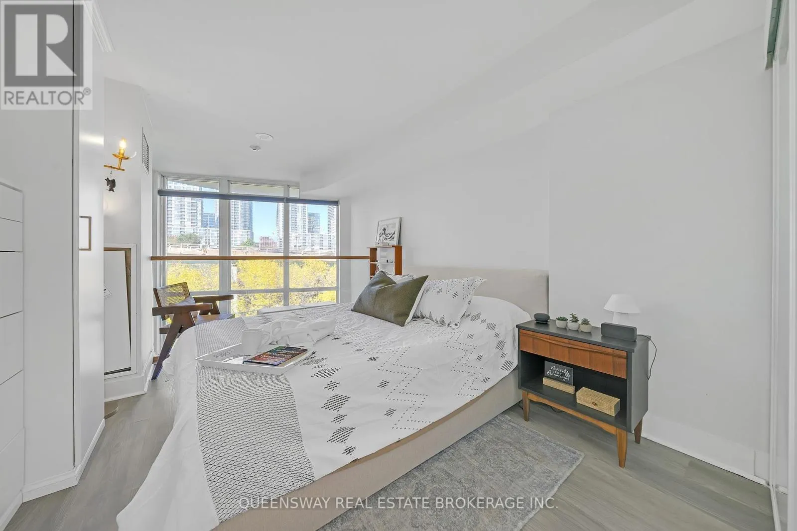 429 - 550 QUEENS QUAY W