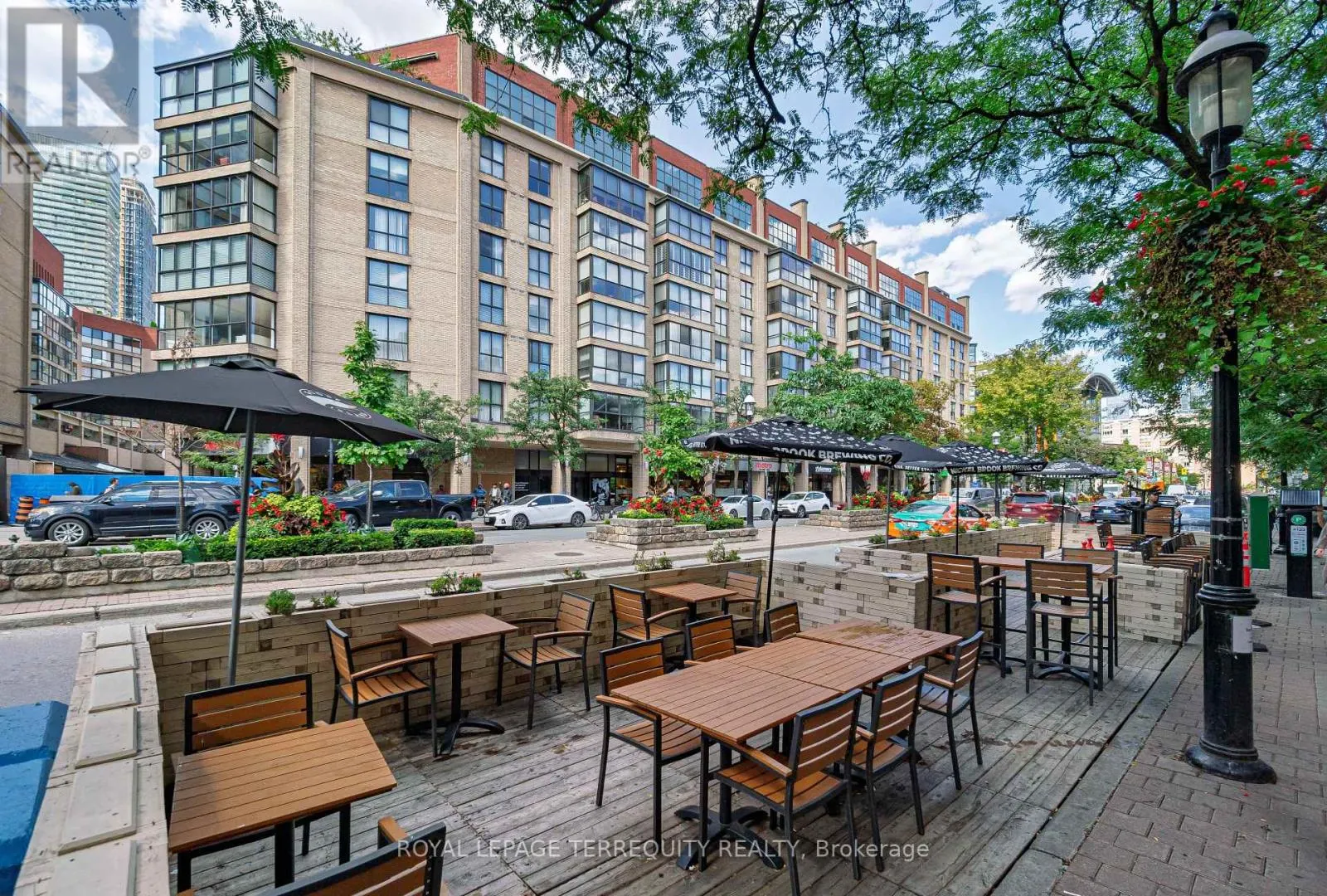 409 - 81A FRONT STREET E