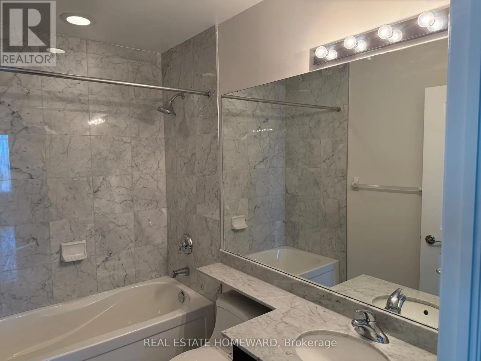 714 - 10 BLOORVIEW PLACE