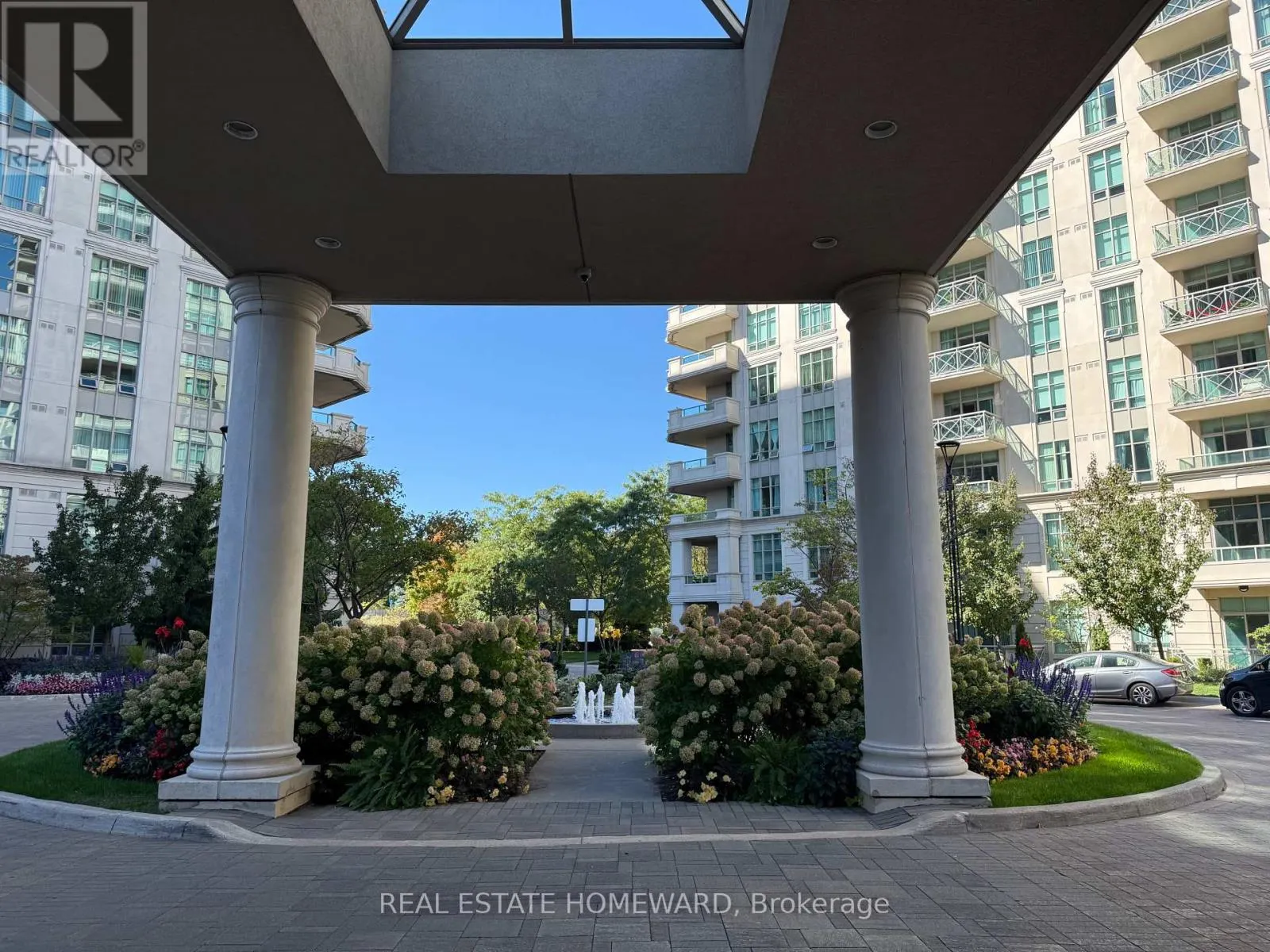 714 - 10 BLOORVIEW PLACE