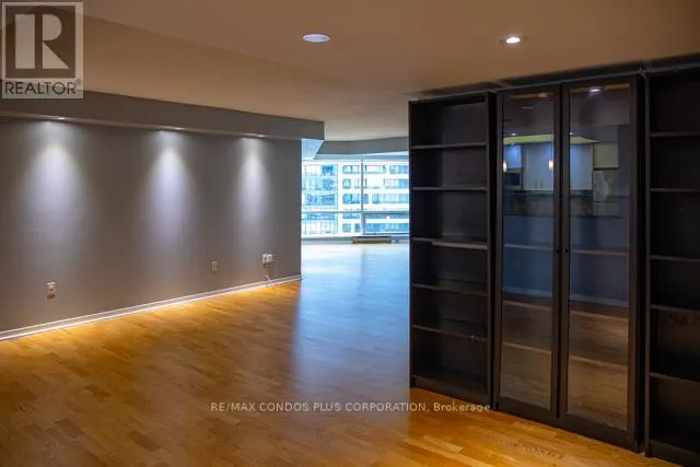 3008 - 1001 BAY STREET