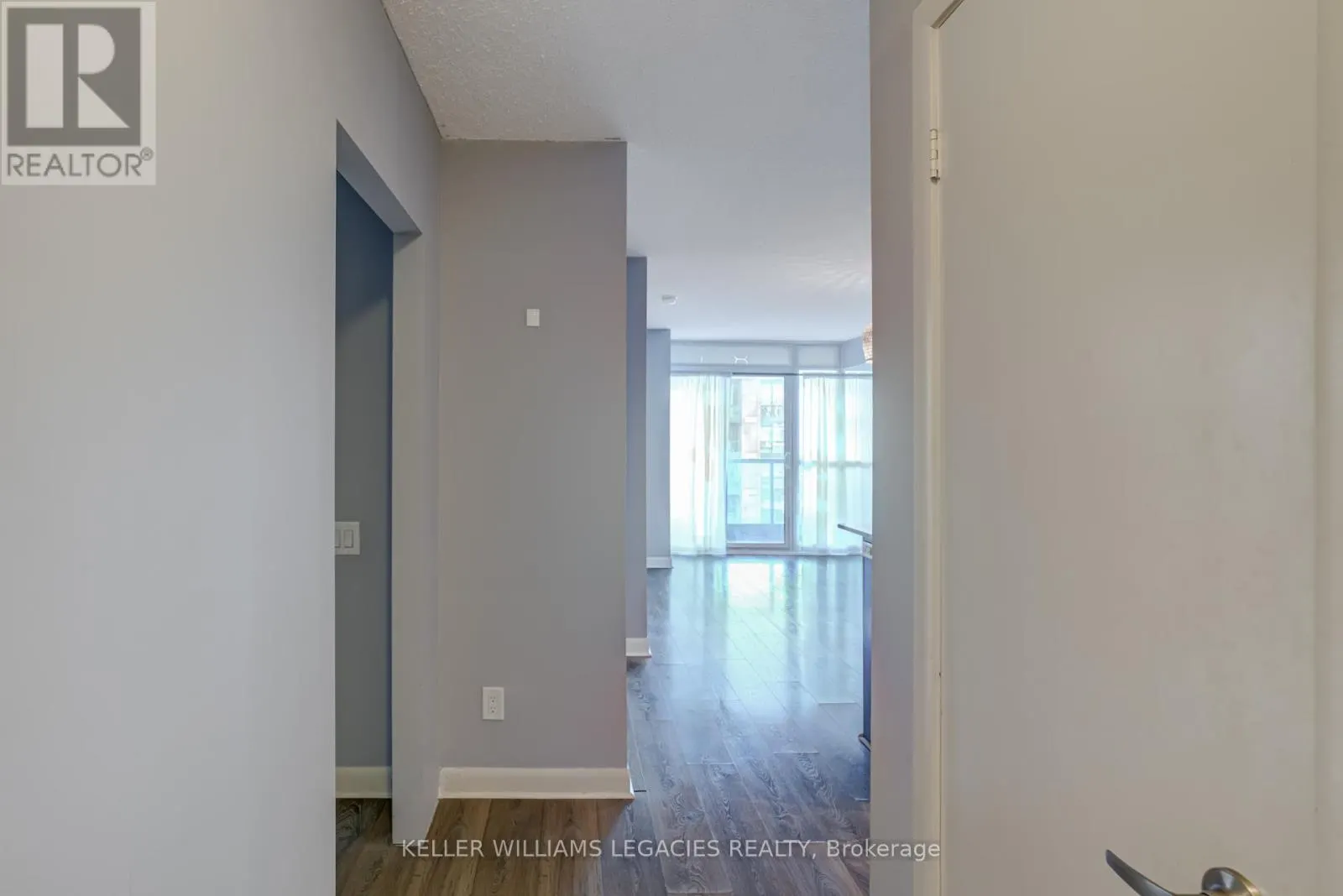842 - 525 WILSON AVENUE