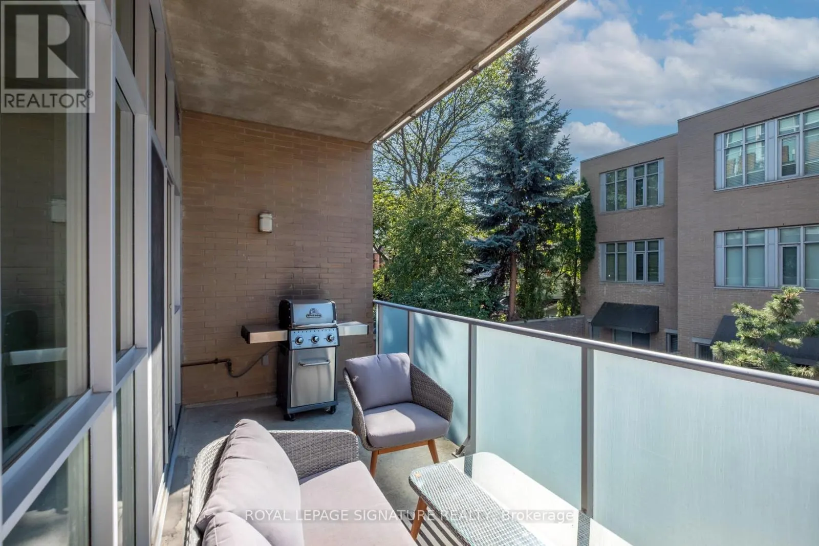 208 - 52 SUMACH STREET
