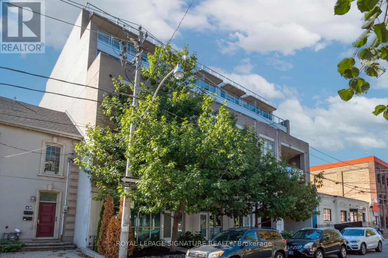 208 - 52 SUMACH STREET