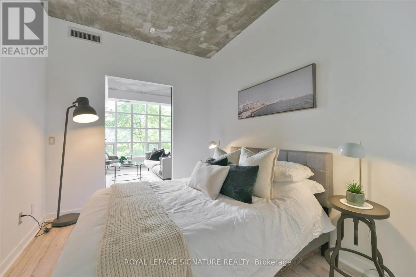 305 - 23 BRANT STREET