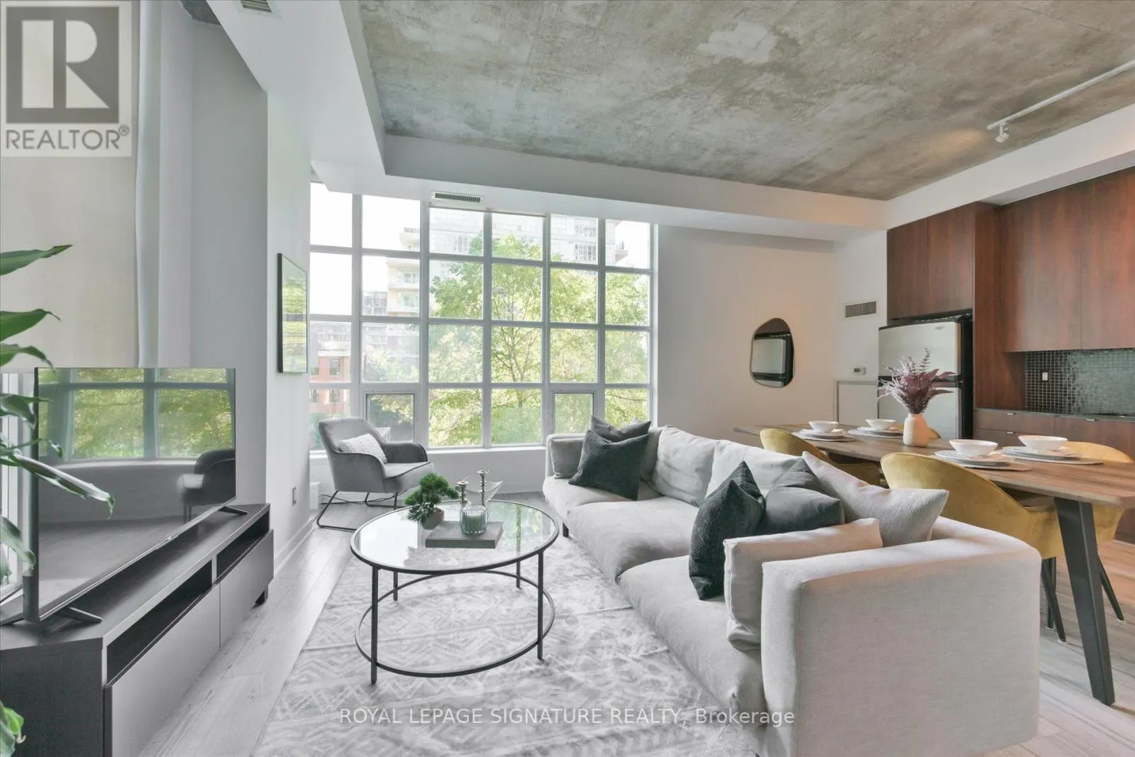 305 - 23 BRANT STREET