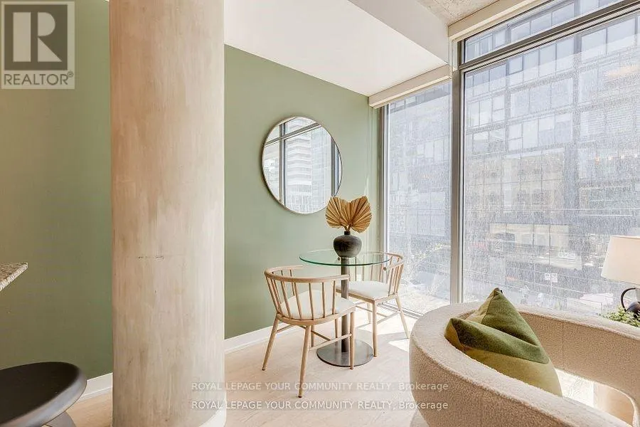 211 - 650 KING STREET W