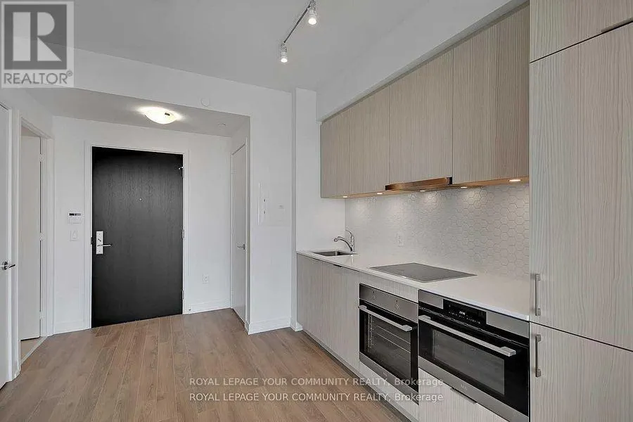 1705 - 158 FRONT STREET E