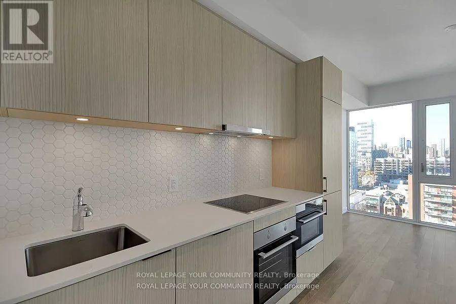 1705 - 158 FRONT STREET E