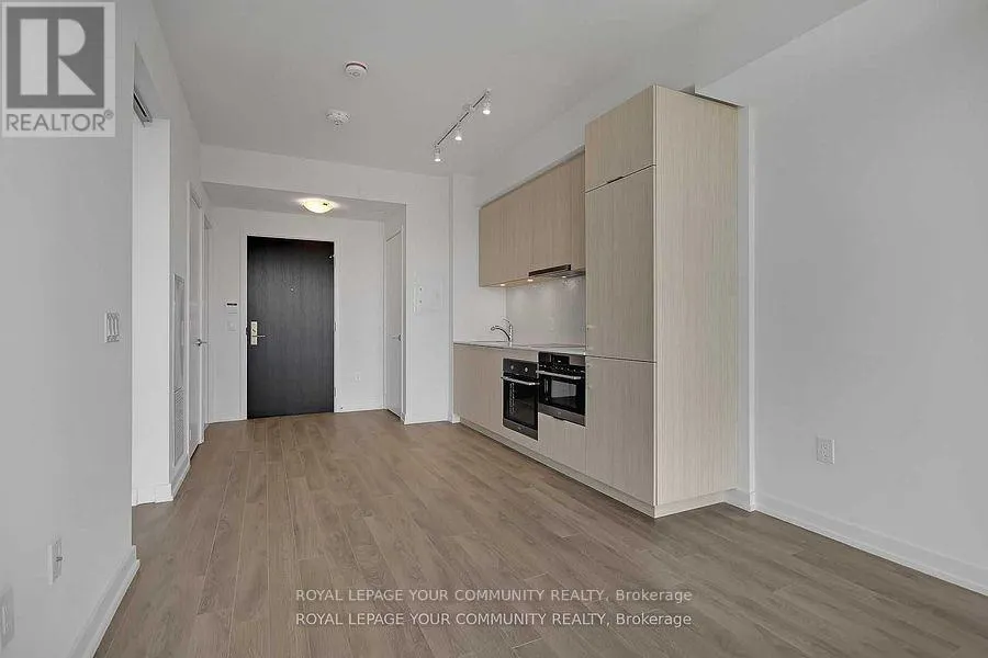 1705 - 158 FRONT STREET E