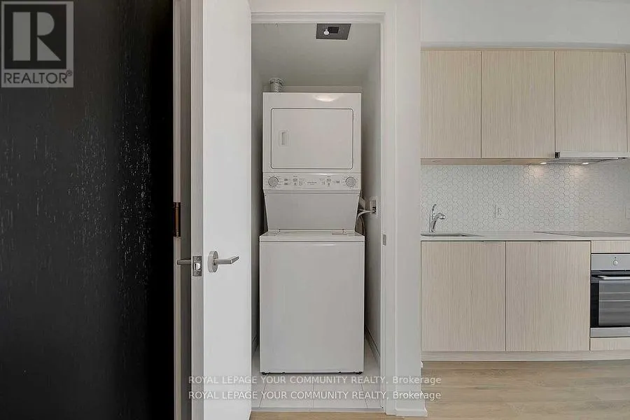1705 - 158 FRONT STREET E