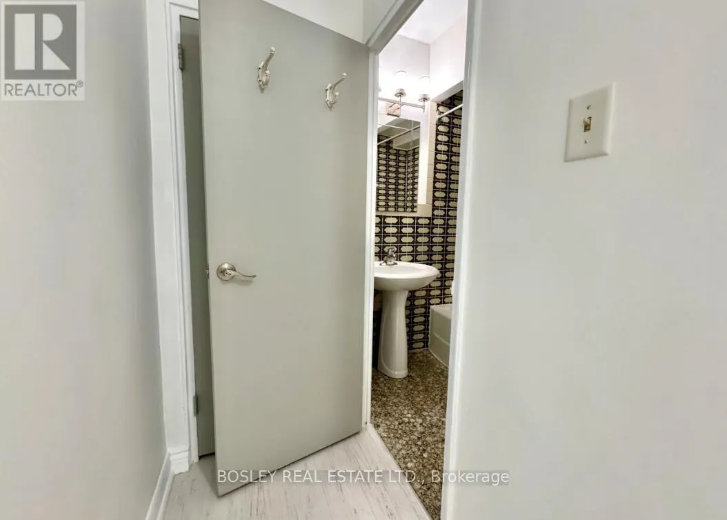 108 - 740 EGLINTON AVENUE W