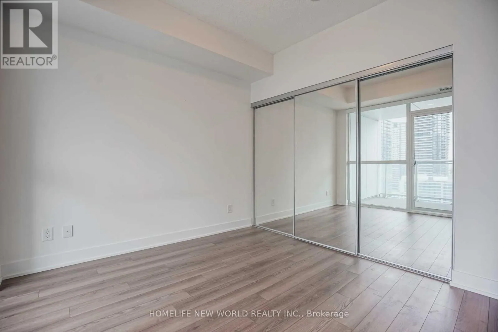 2708 - 318 RICHMOND STREET W