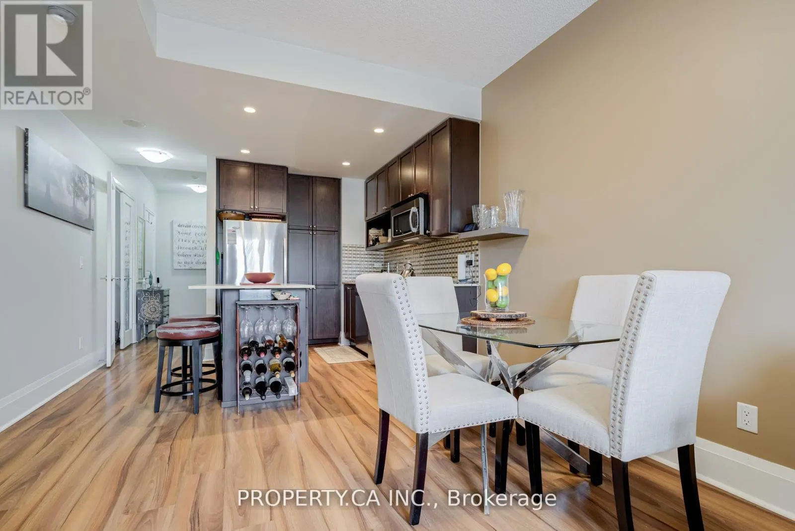 205 - 100 HARRISON GARDENS