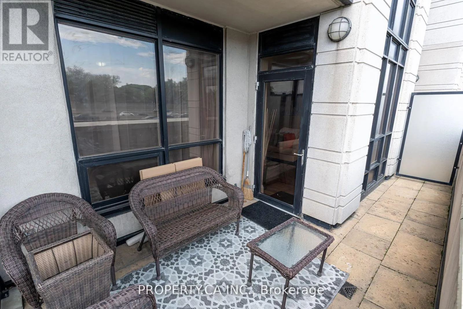 205 - 100 HARRISON GARDENS