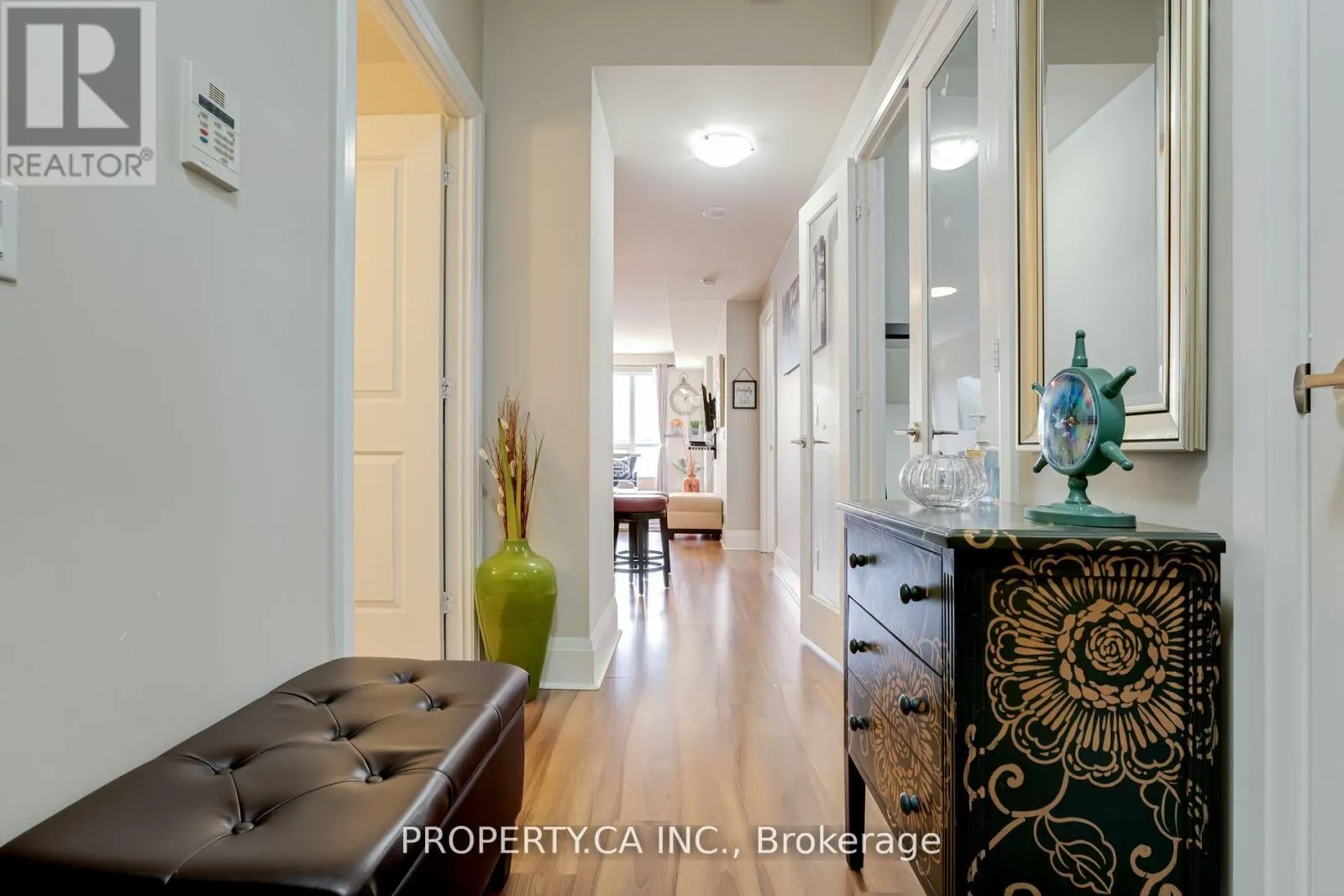 205 - 100 HARRISON GARDENS
