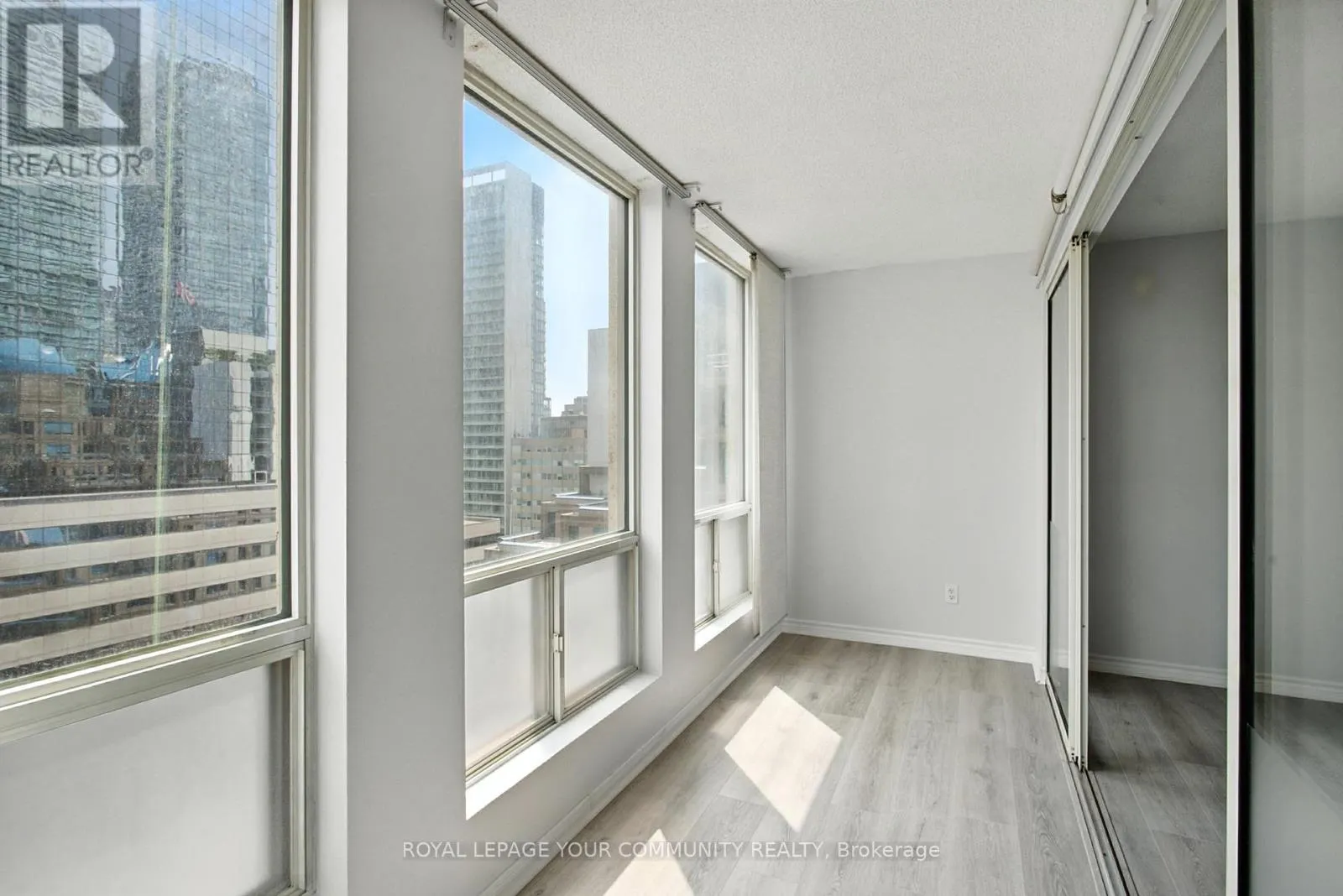 1103 - 25 GRENVILLE STREET