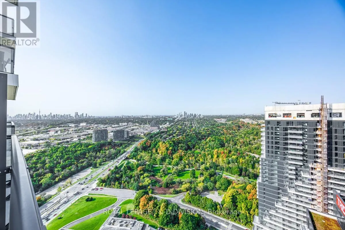 4301 - 30 INN ON THE PARK DRIVE
